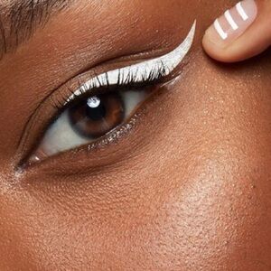 Color pop graceland
bff liquid liner WHITE
